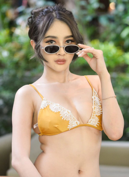 Rndm sultry and hot 02