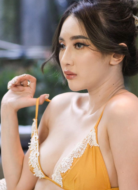 Rndm sultry and hot 02