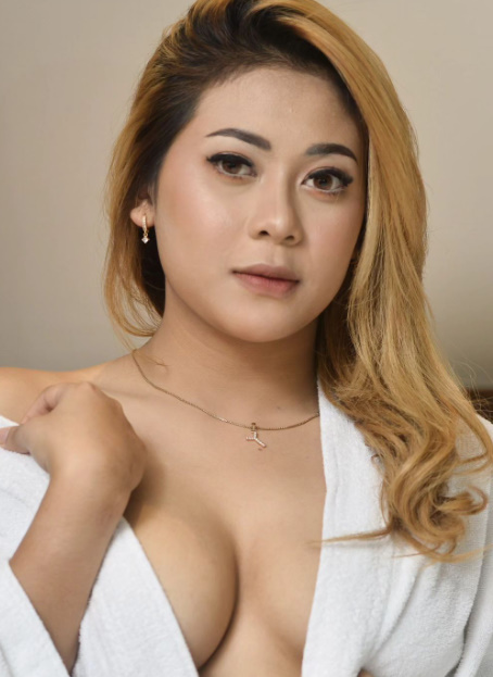 Rndm sultry and hot 02