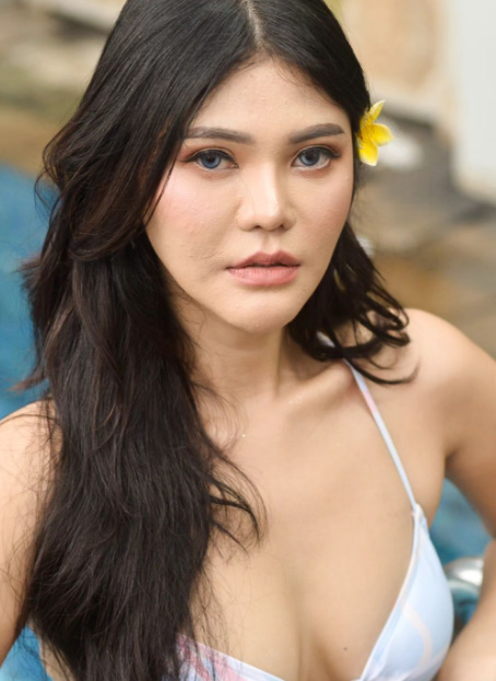 Rndm sultry and hot 02