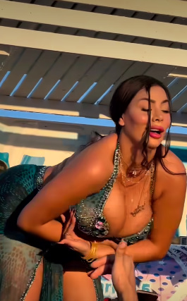 Rndm stunning beauty 13