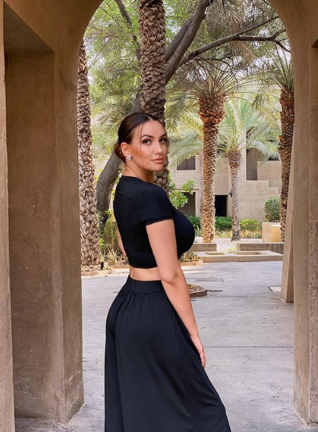 Rndm stunning beauty 13