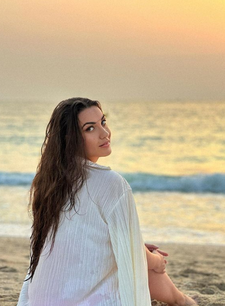 Rndm stunning beauty 13