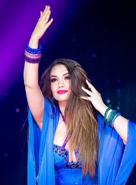 Rndm stunning beauty 13