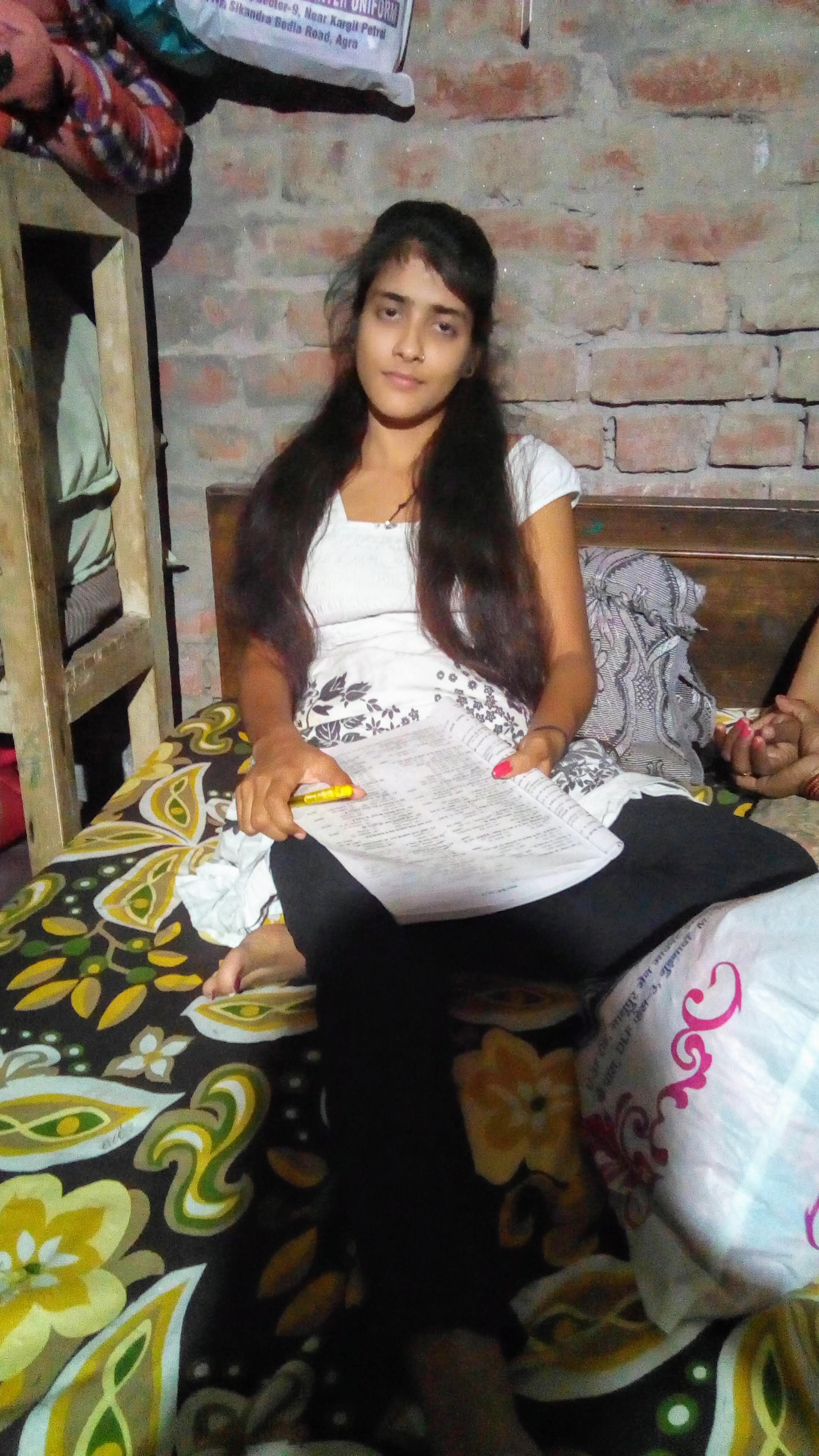 Varsha staiya sexy hot looks lips pic