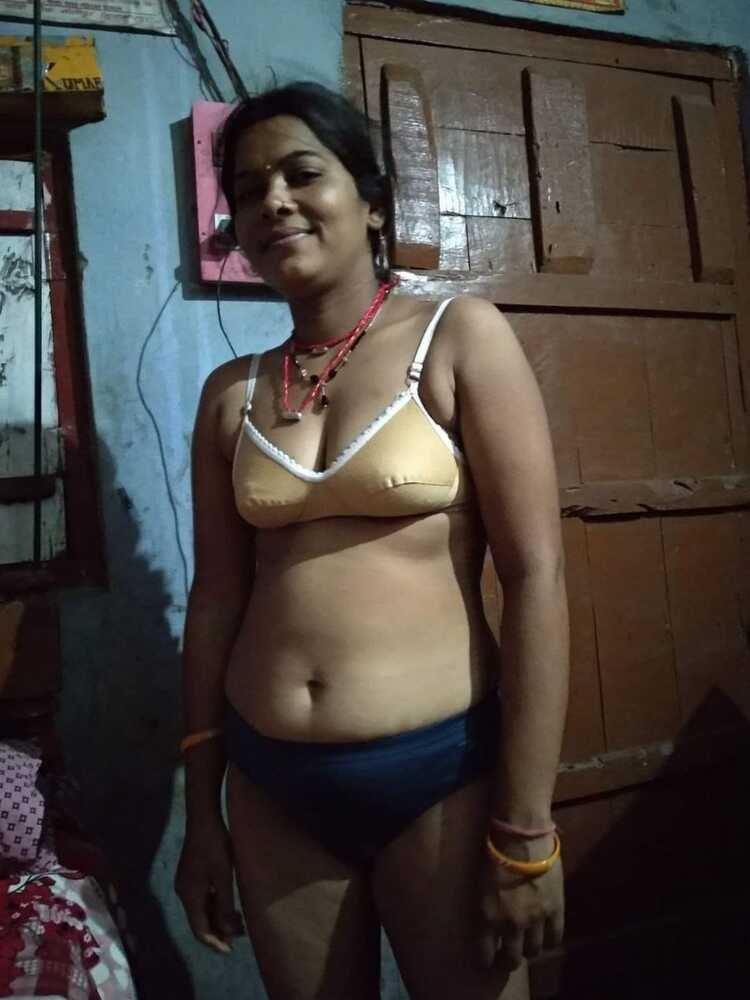 Indian bhabhi showing nacked sex