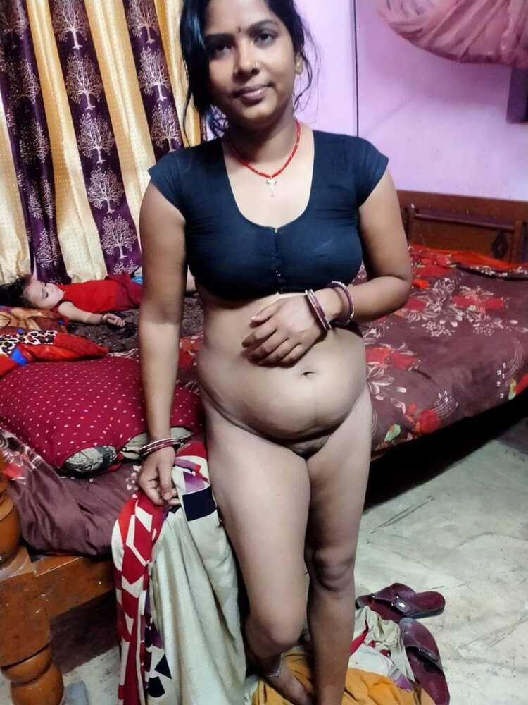 Indian bhabhi showing nacked sex