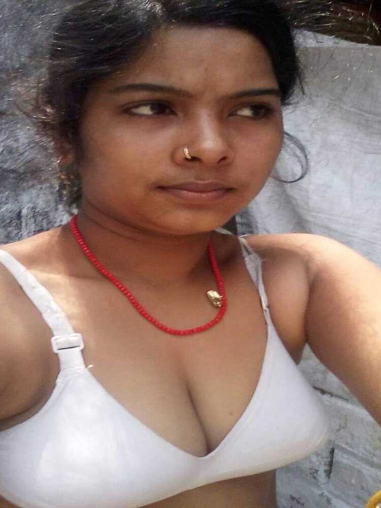 Indian bhabhi showing nacked sex