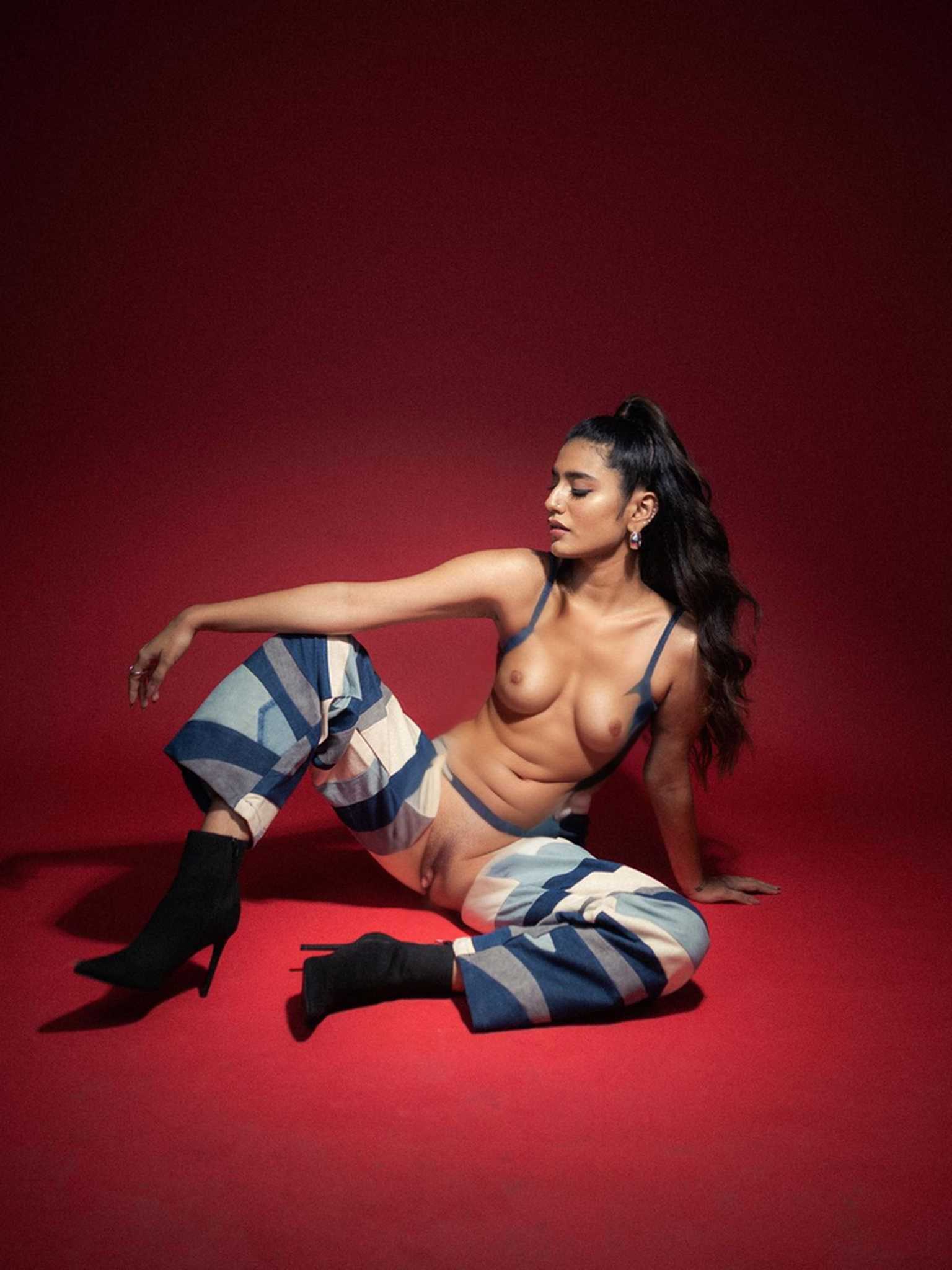 Actress priya warrier nude
