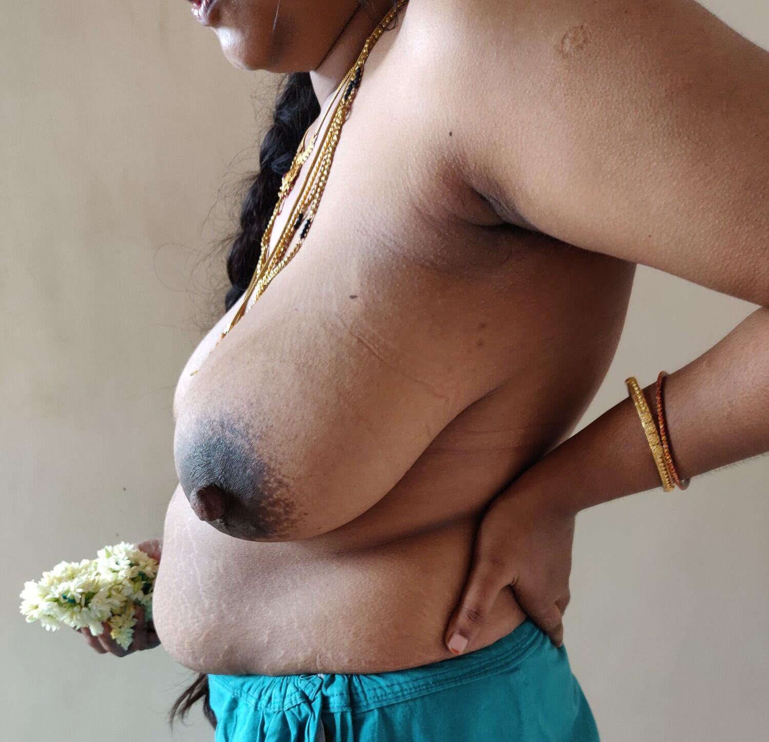 Sexy mallu women showing nude boobs
