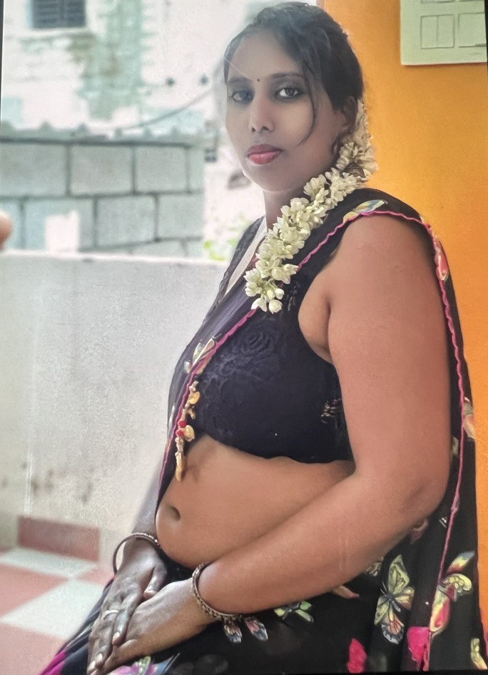 Sexy mallu women showing nude boobs