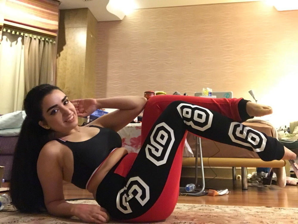 Beauty nri showing nude in hotel room