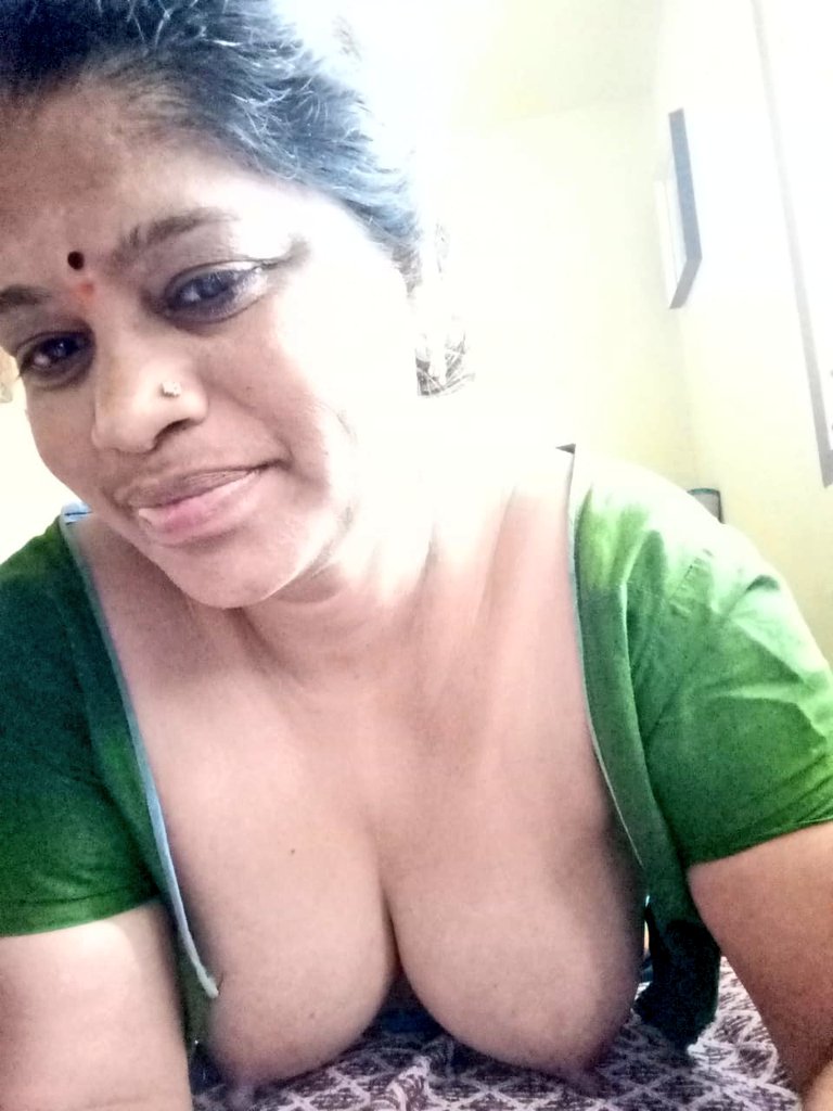 Mature old woman showing nude