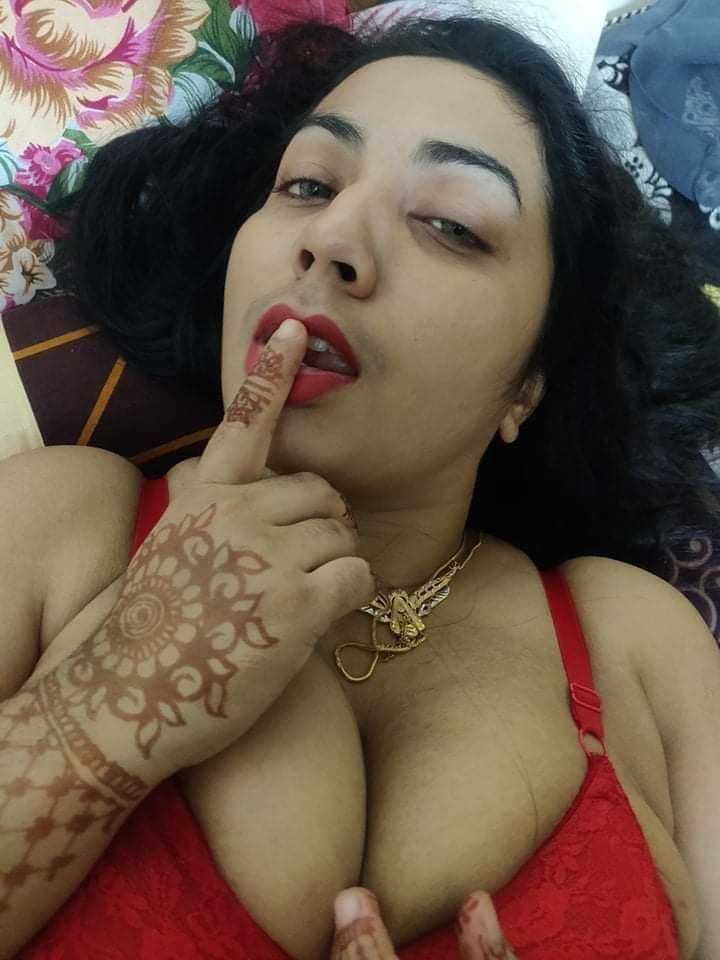 mature showing huge nude