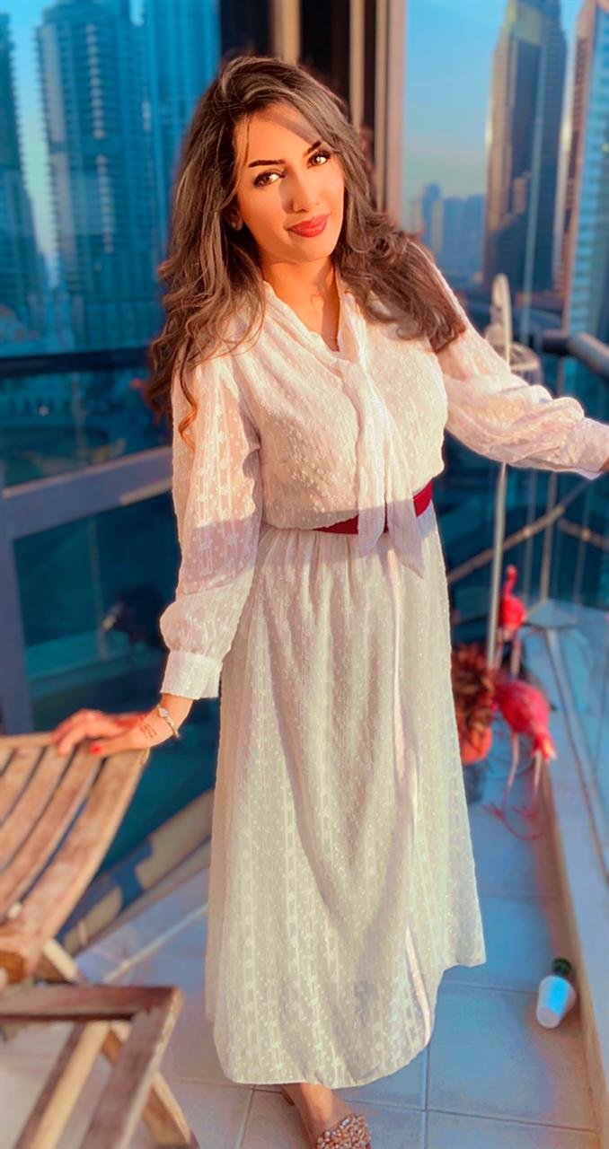 Hot paki mature showing some nude