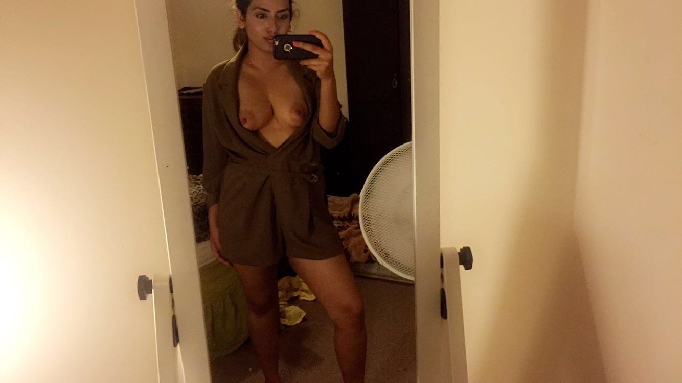 Hot paki mature showing some nude