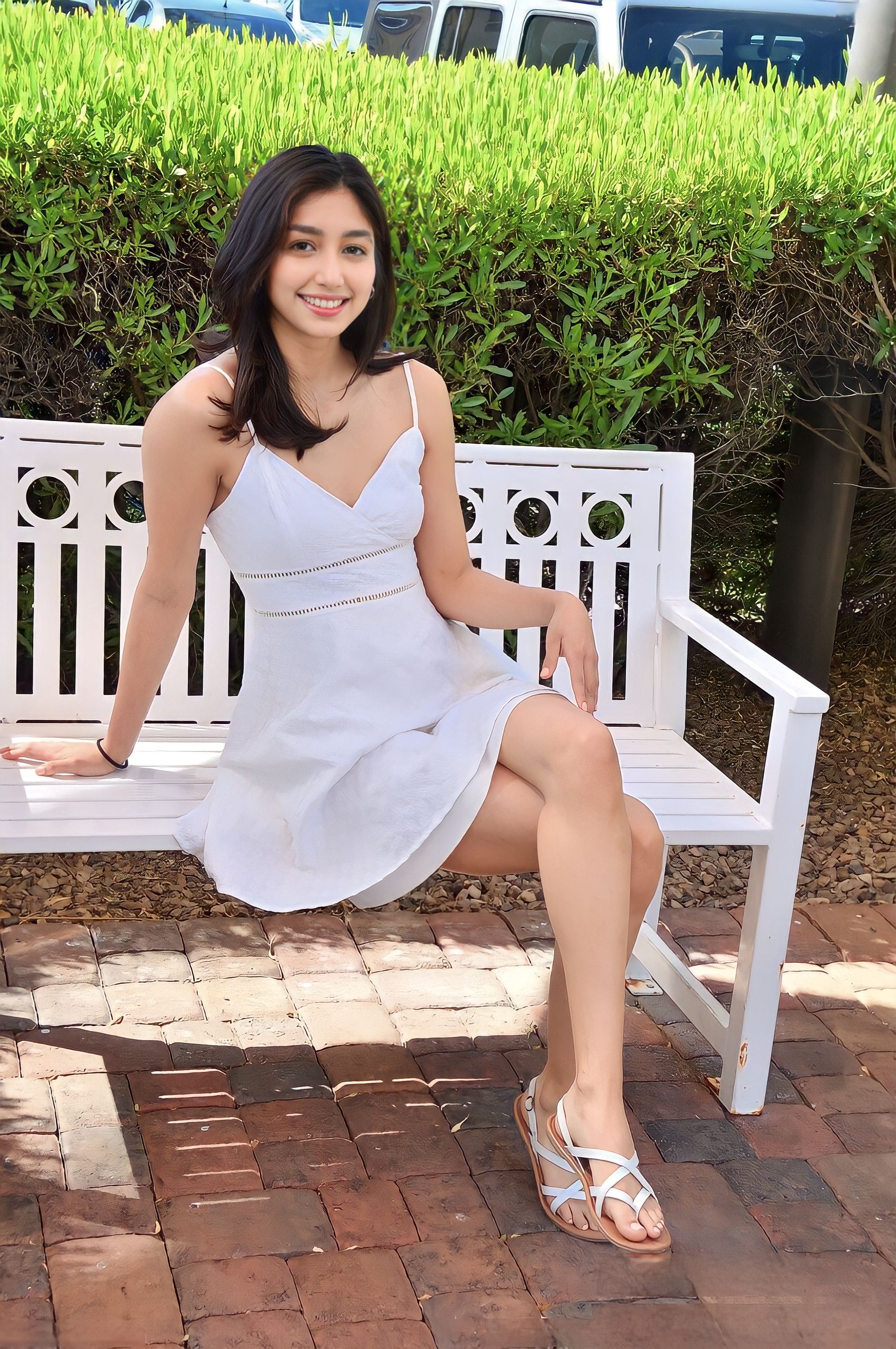 Cute nude girl showing nude