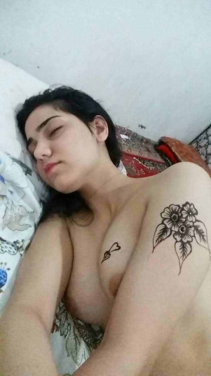 Arab girls nude pics collection