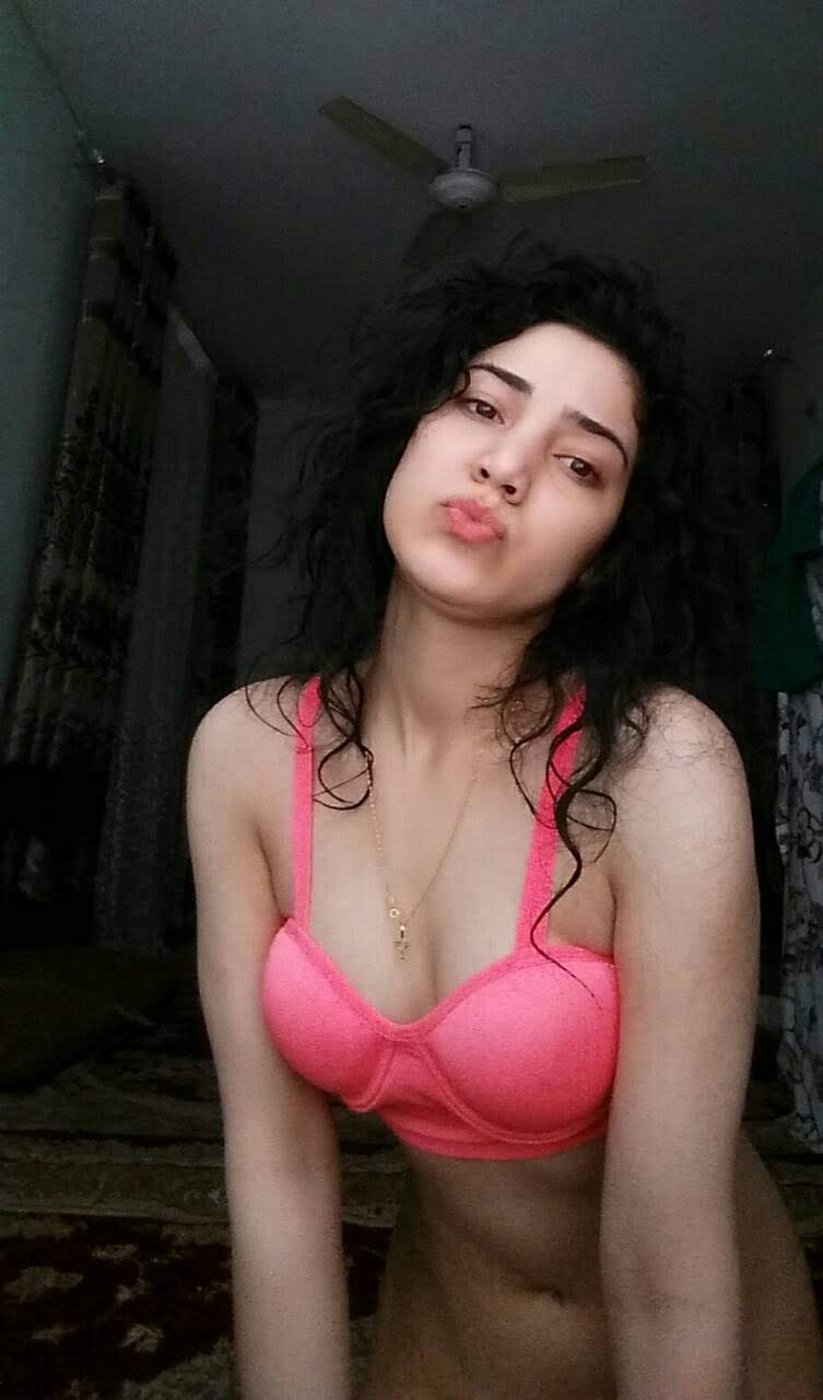 Arab girls nude pics collection