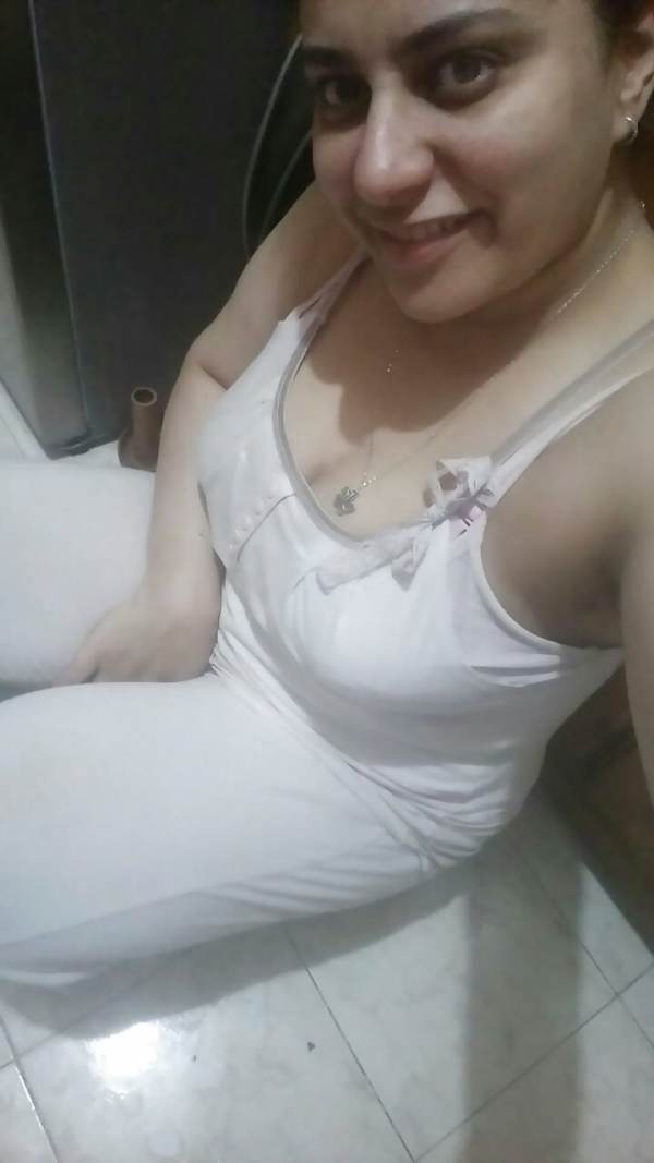 Horny busty indian aunty