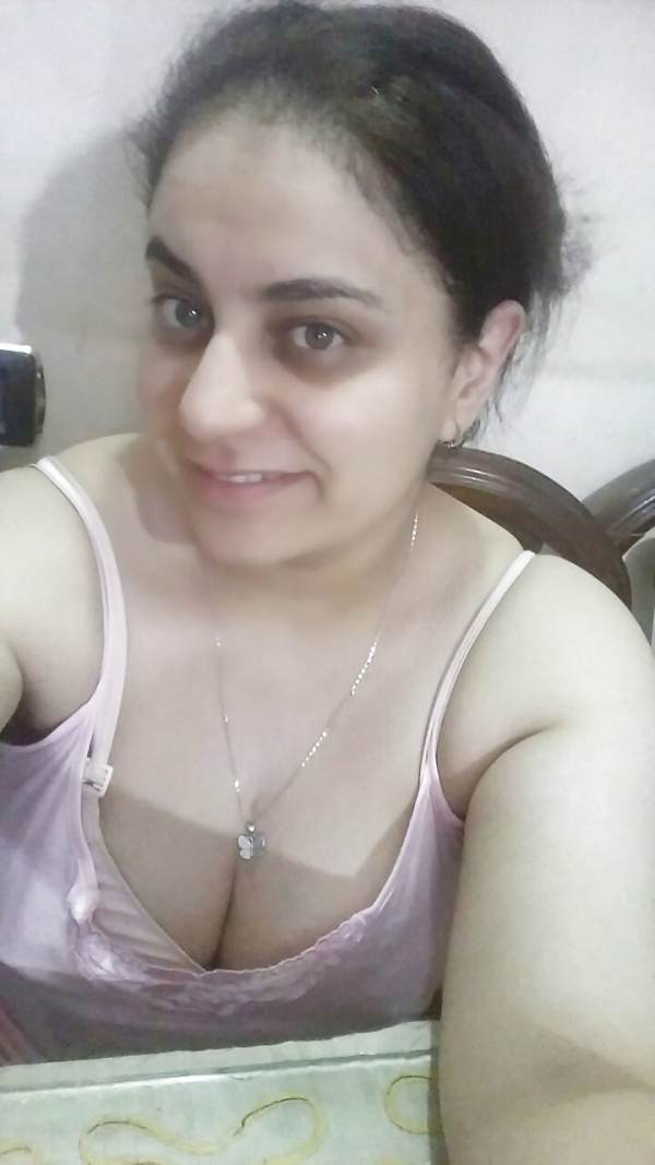 Horny busty indian aunty