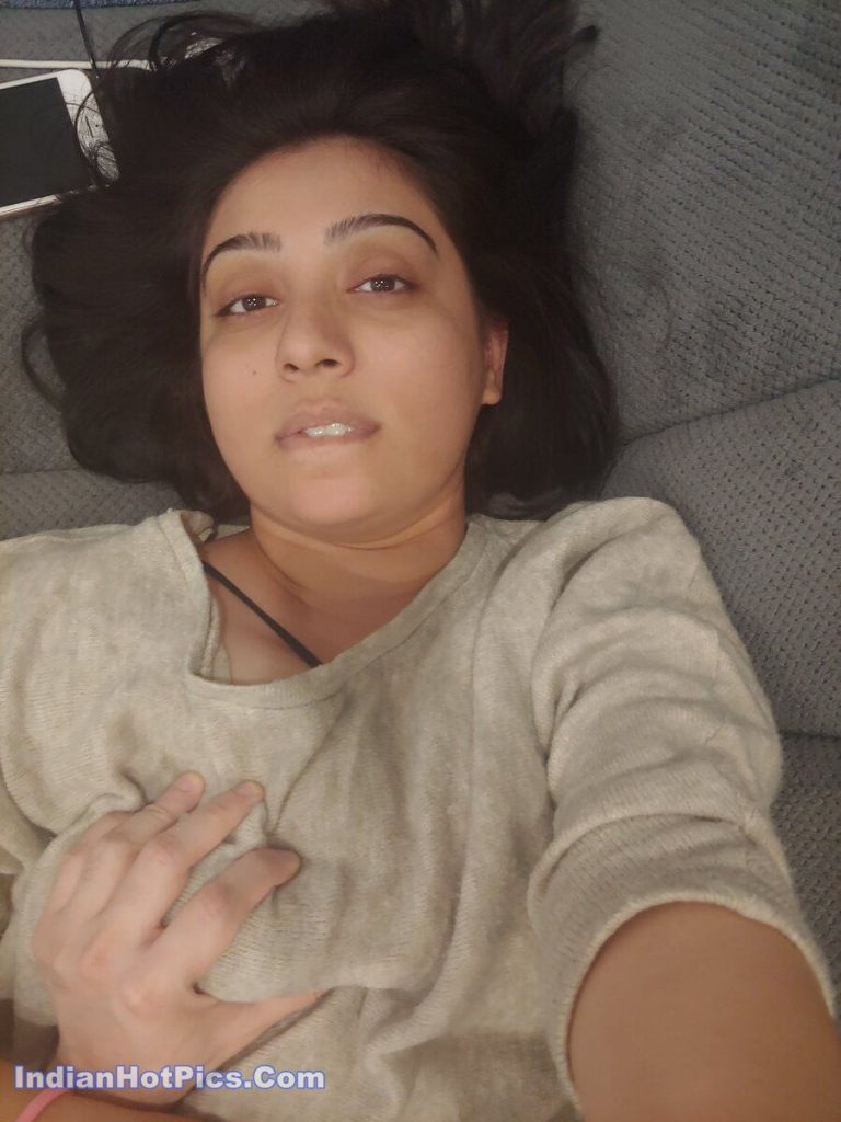 Indian couple masti karte hue