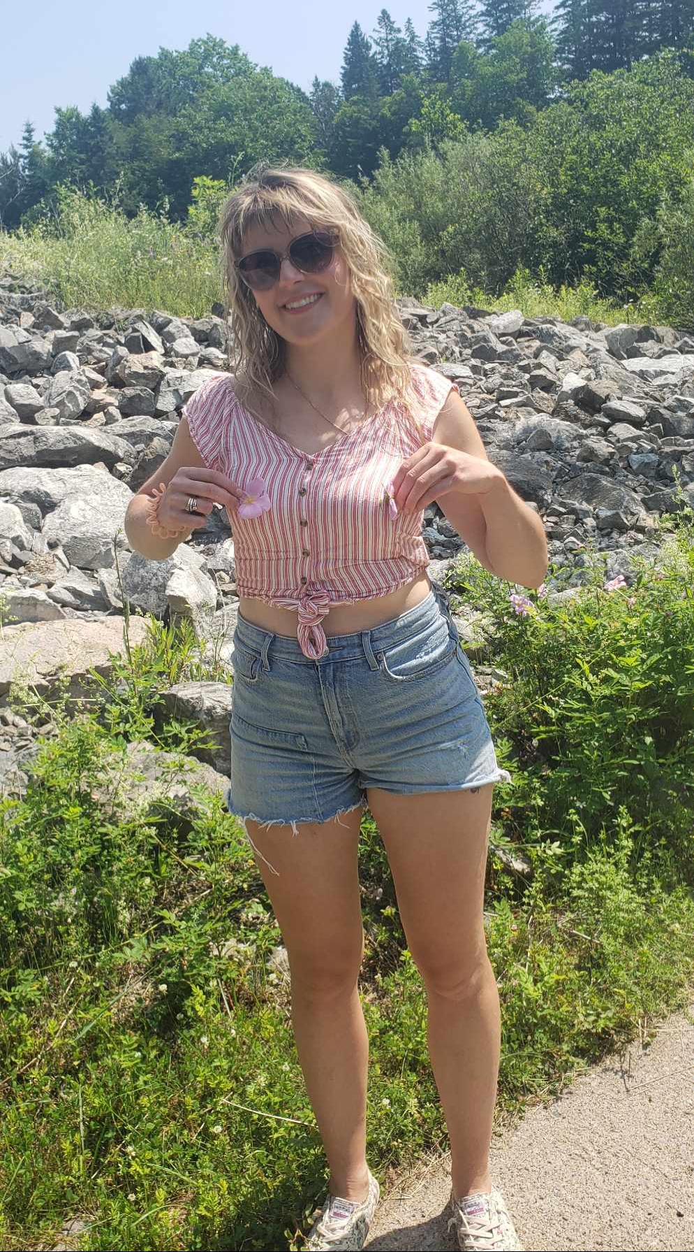 Nikkit shows her tips before stripping nude for strangers