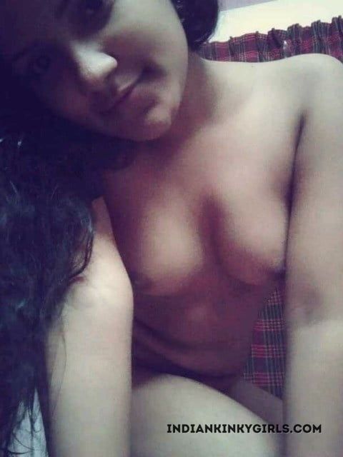 Indian College Girl Nude Show Her Tight Boobs