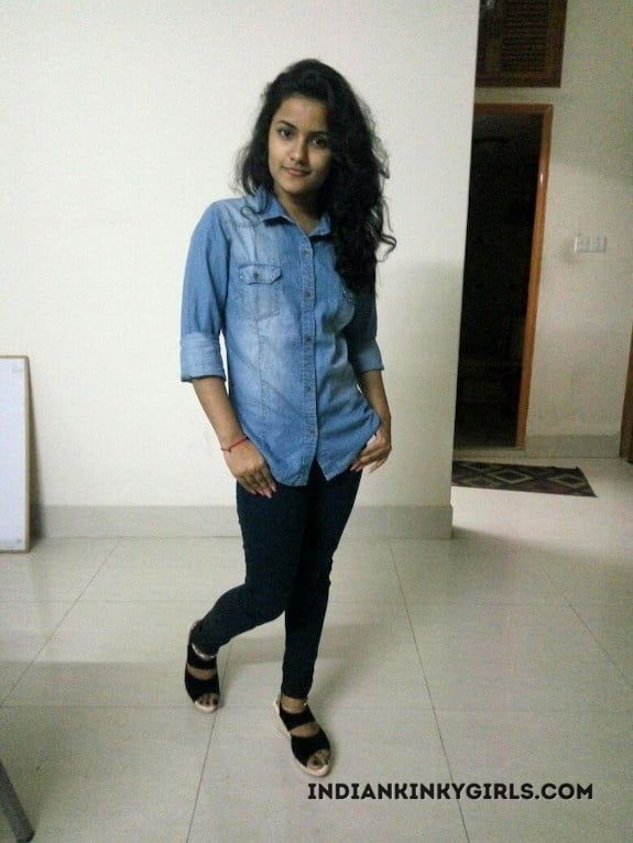 Indian College Girl Nude Show Her Tight Boobs