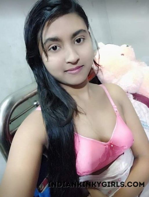 Indian Jaipur girl Show Her Firm Boobs Photos