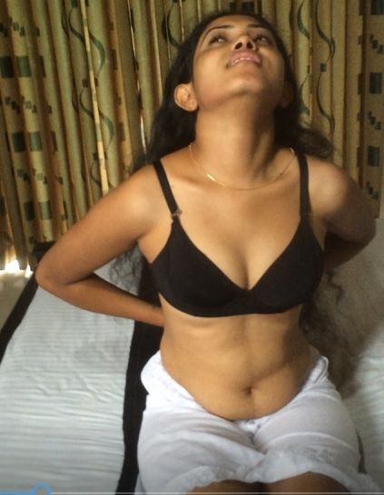 Beautiful Indian Girl Blowjob With Boss In Hotel