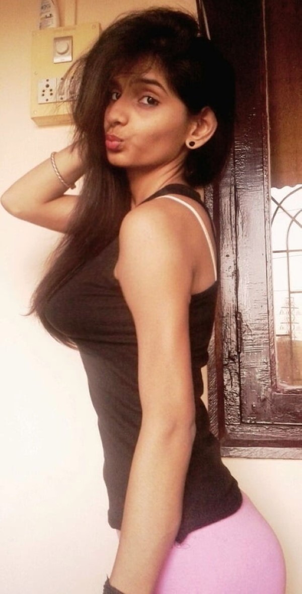Very slim figured sexy Indian girl’s pics