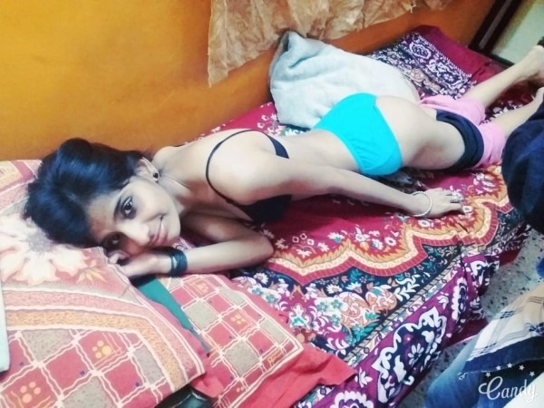 Very slim figured sexy Indian girl’s pics