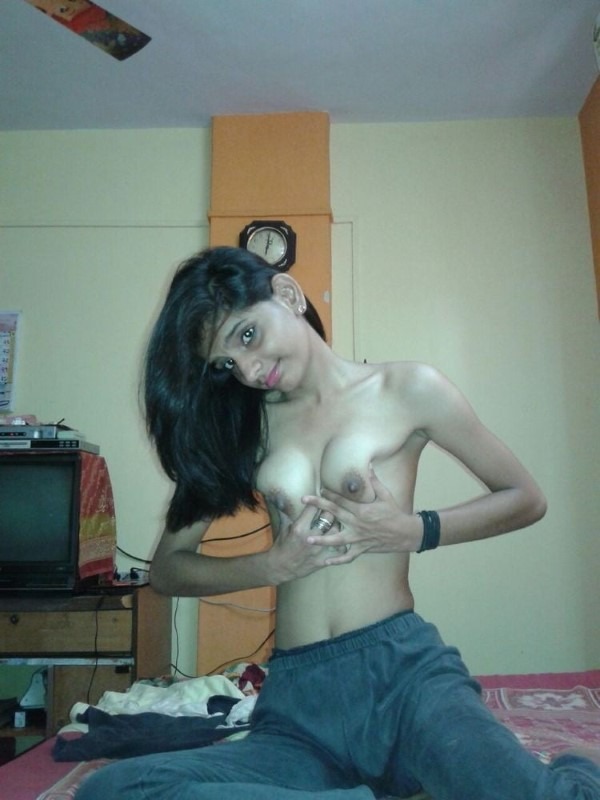 Very slim figured sexy Indian girl’s pics