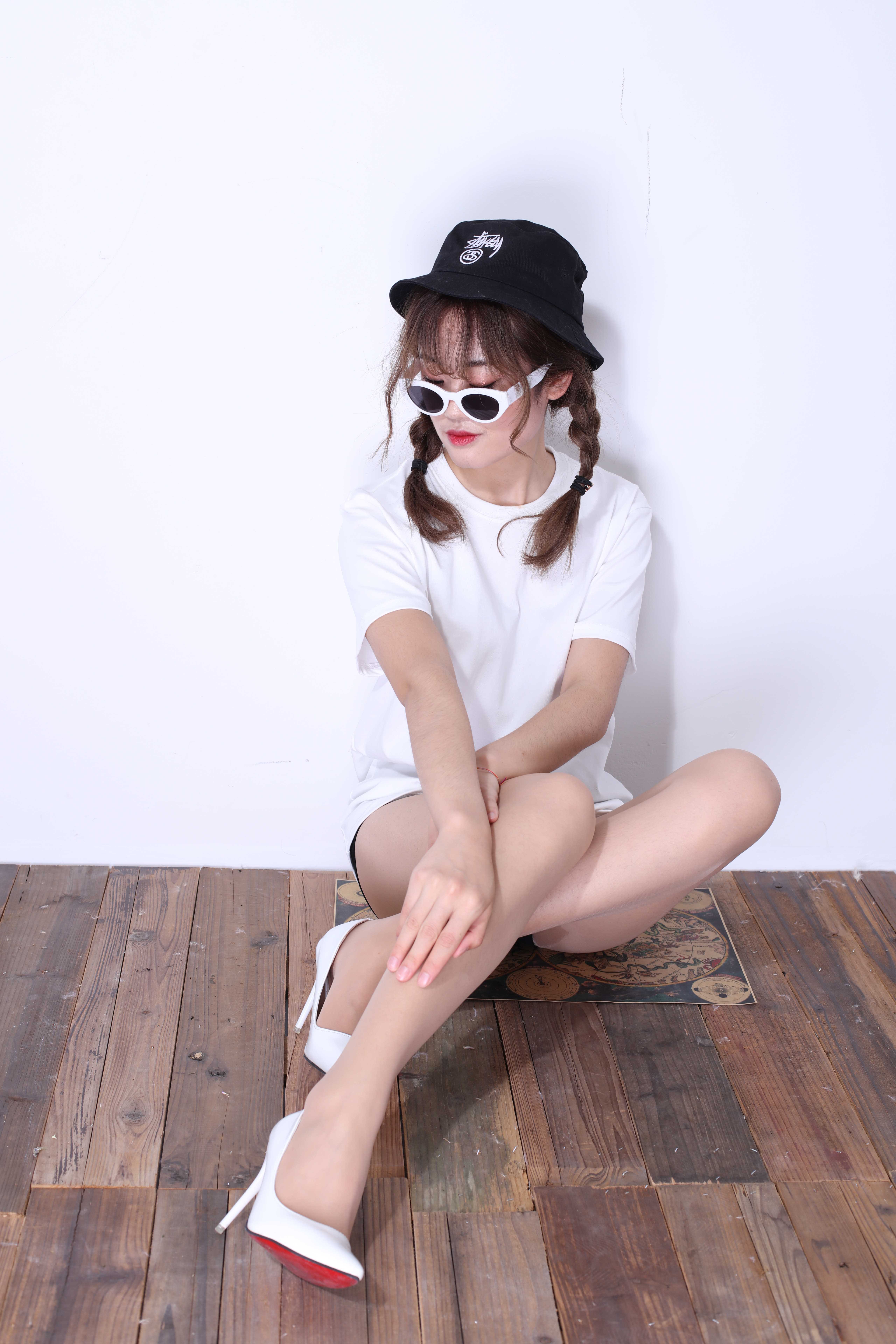 China Beauty Legs and feet 409