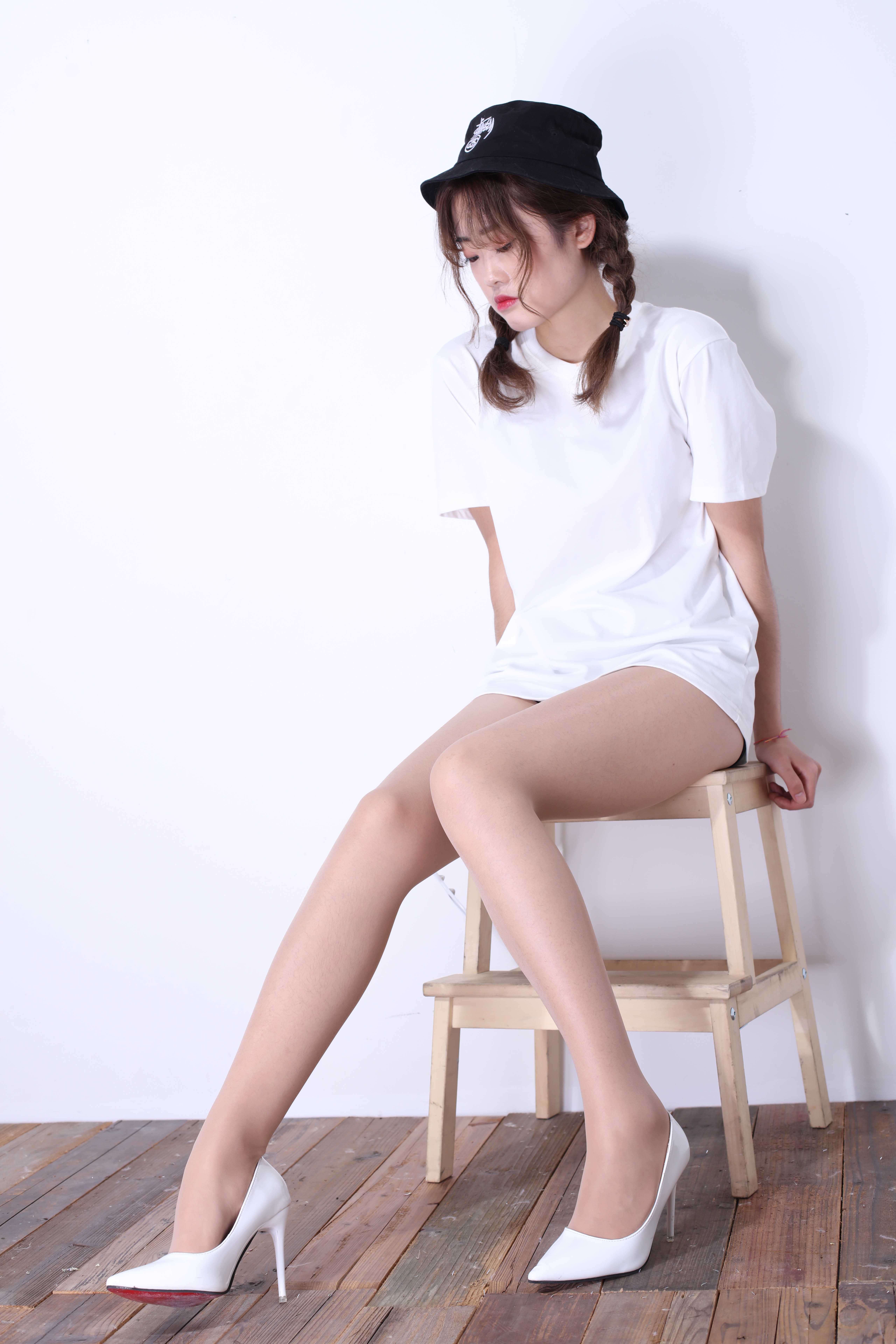 China Beauty Legs and feet 409