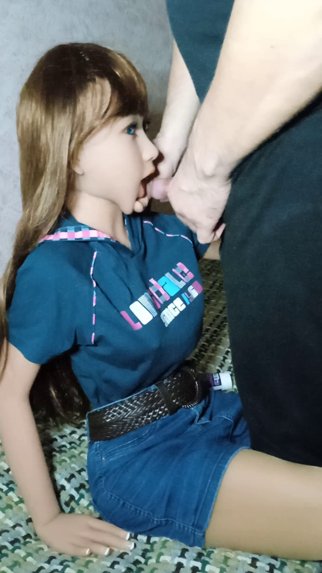 Lovely student did BJ to the new lecturer (some GIFs)