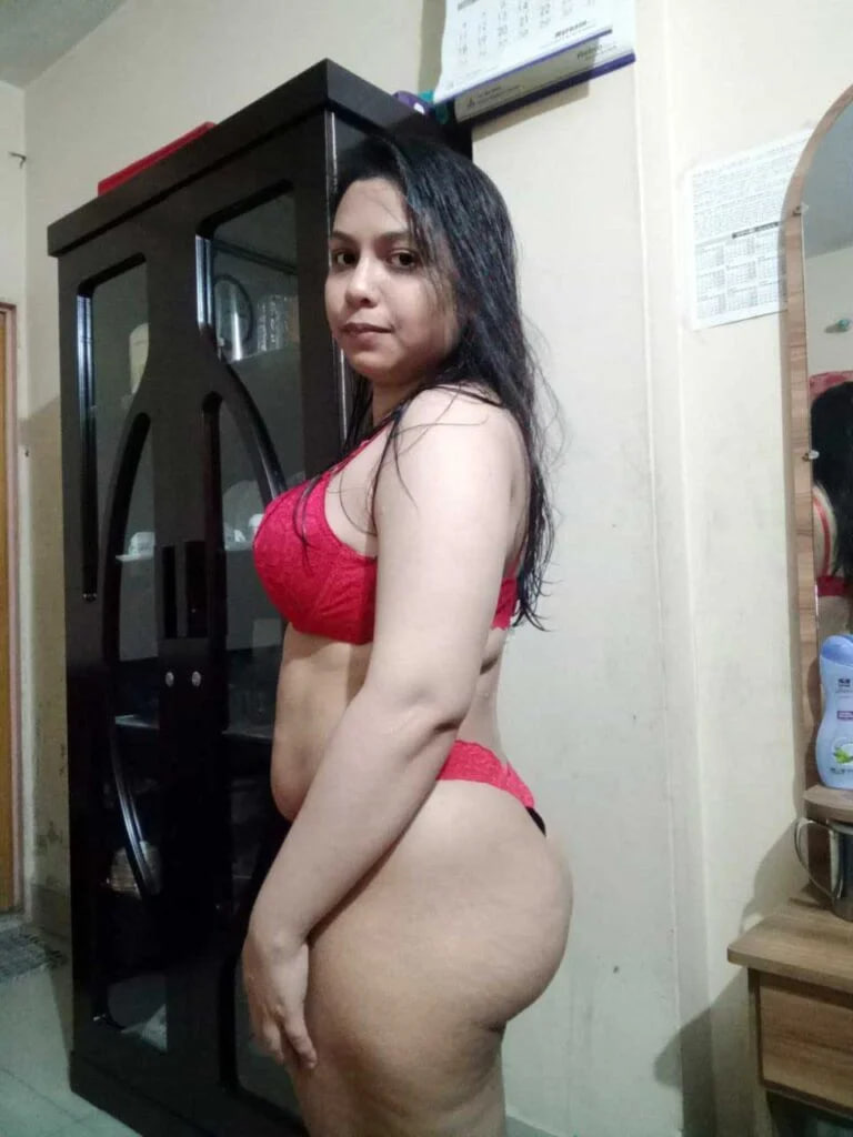 Bangladeshi Muslim Bhabhi