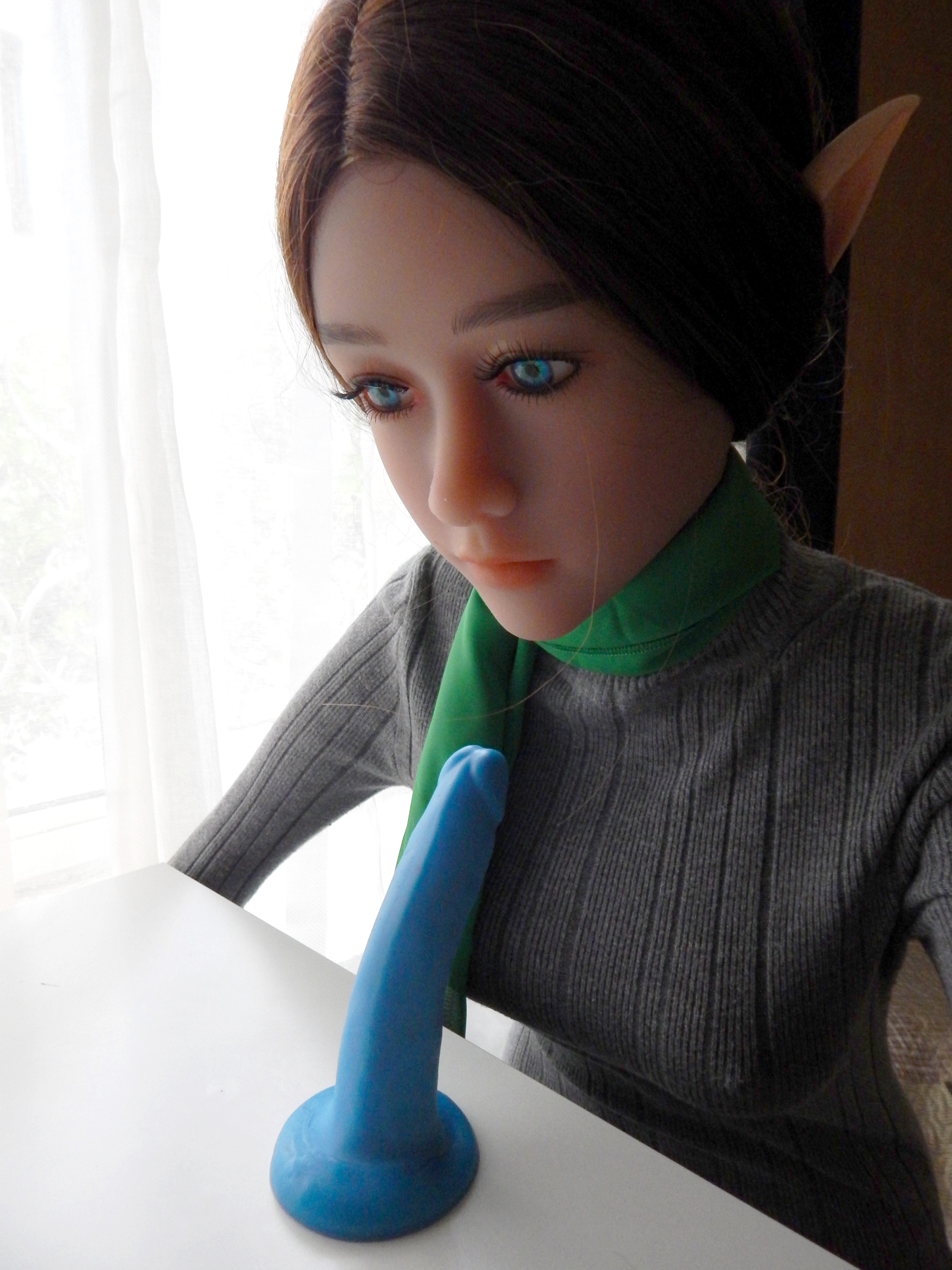 Elf girl is training to do BJ.