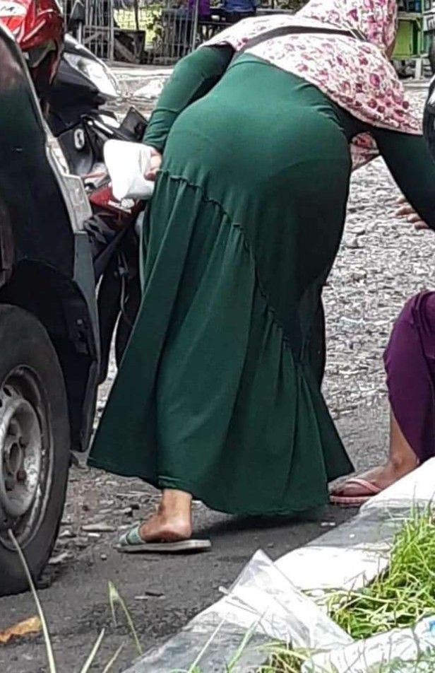 Hot Hijab wearing Muslim women