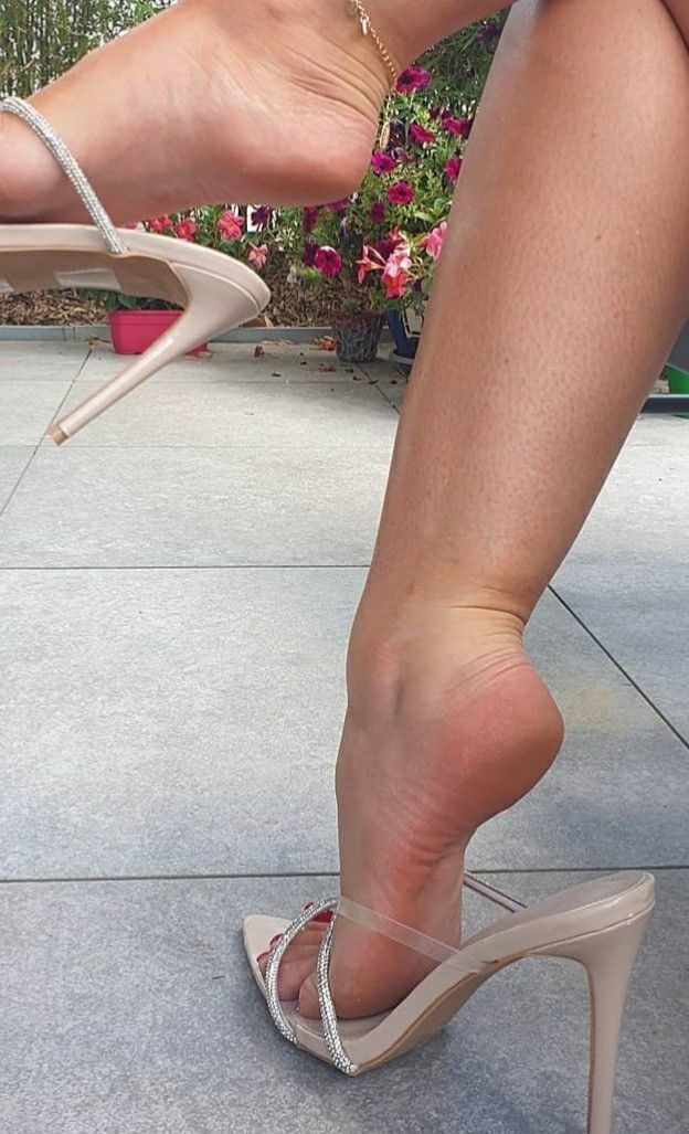 Foot fetish Feet Heels footjobs