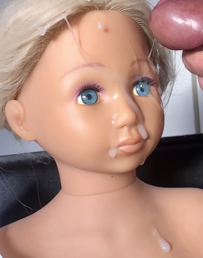 Smelly secondhand store hairdresser doll cumshot