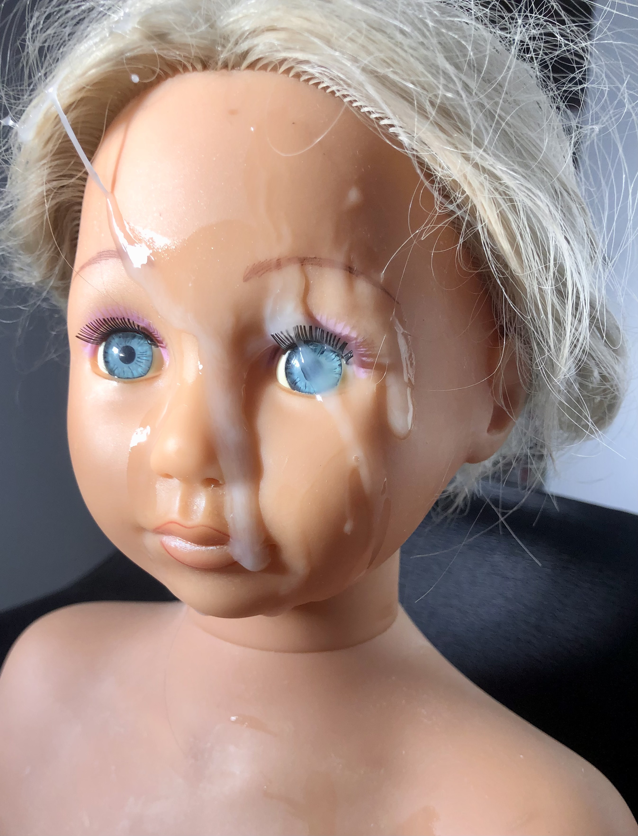 Smelly secondhand store hairdresser doll cumshot