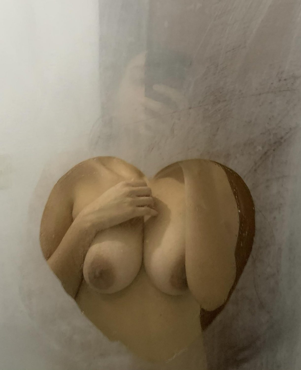 Gorgeous Busty Babe Nude Selfies