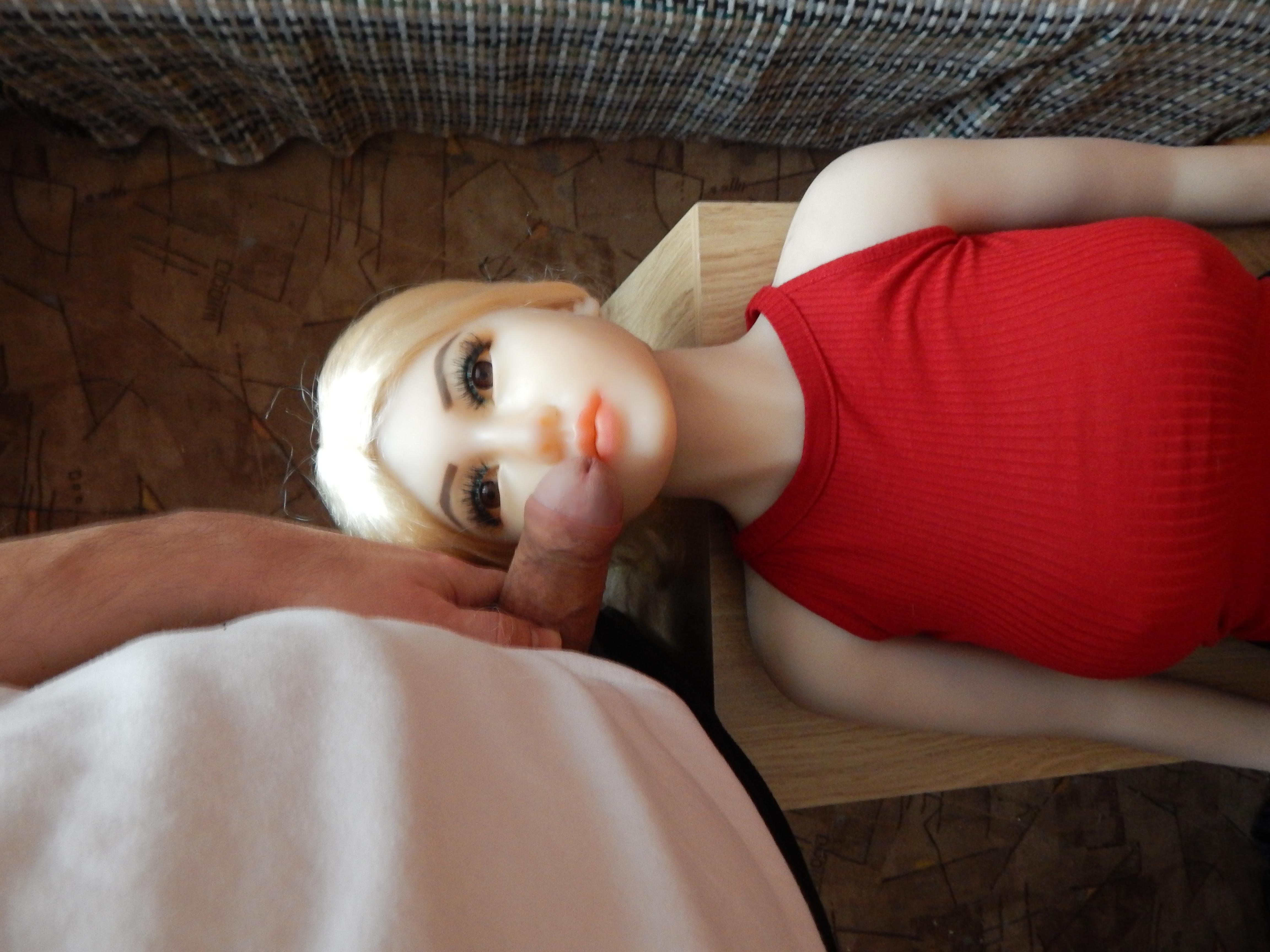 Blonde student Nomi did BJ to college lecturer.