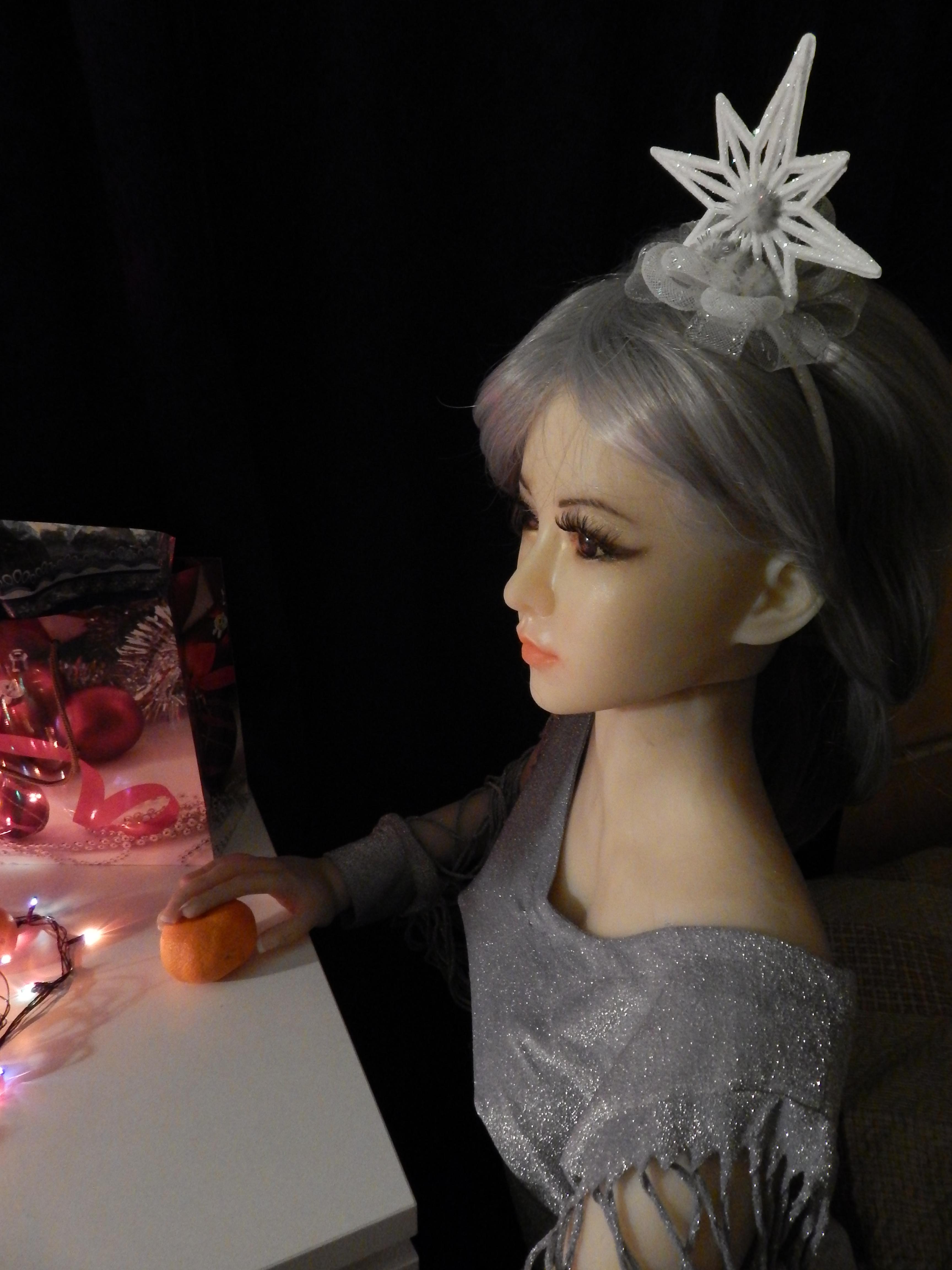 Nomi did BJ to stranger on the NY party. (some GIFs)