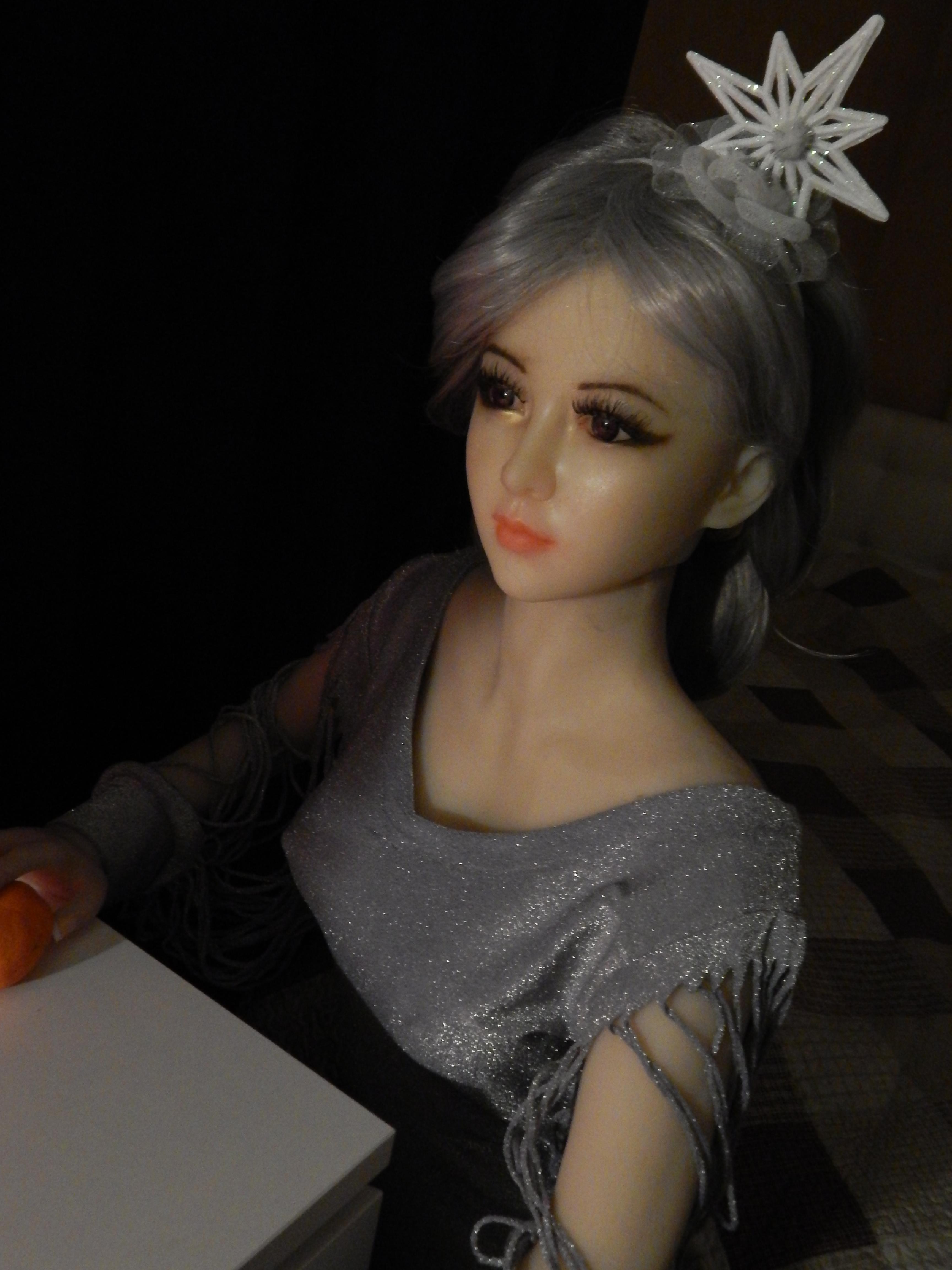 Nomi did BJ to stranger on the NY party. (some GIFs)