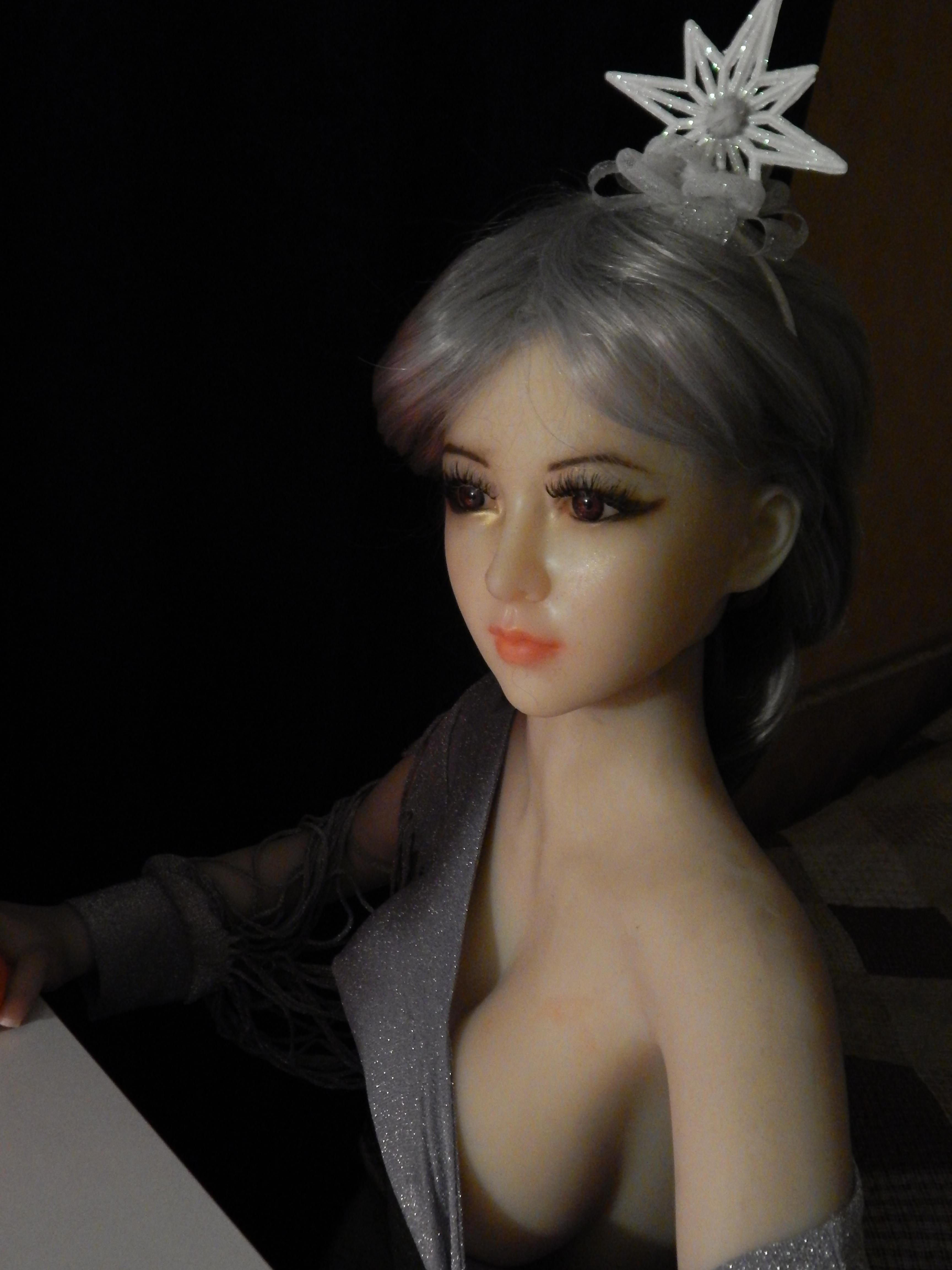 Nomi did BJ to stranger on the NY party. (some GIFs)