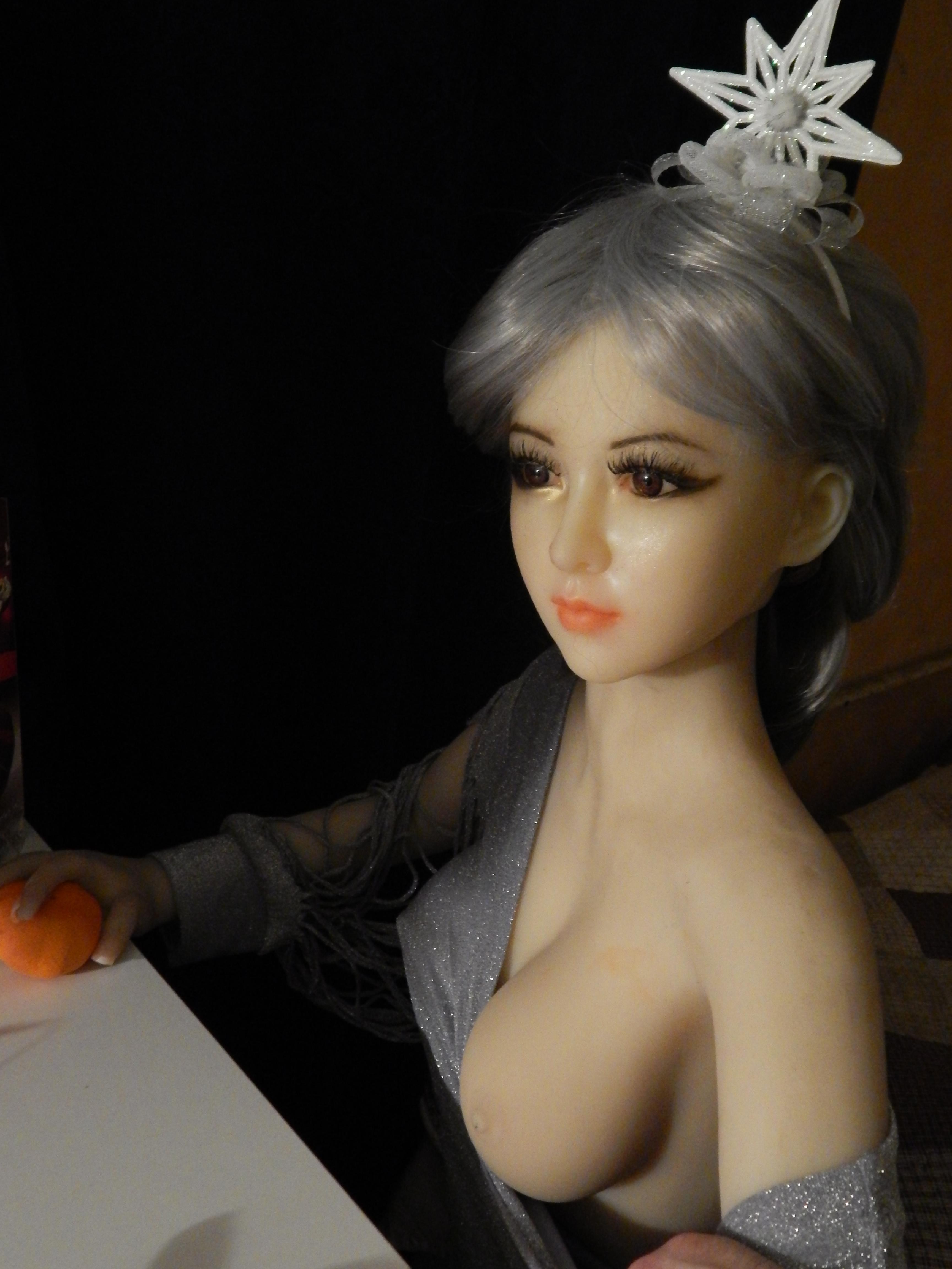 Nomi did BJ to stranger on the NY party. (some GIFs)