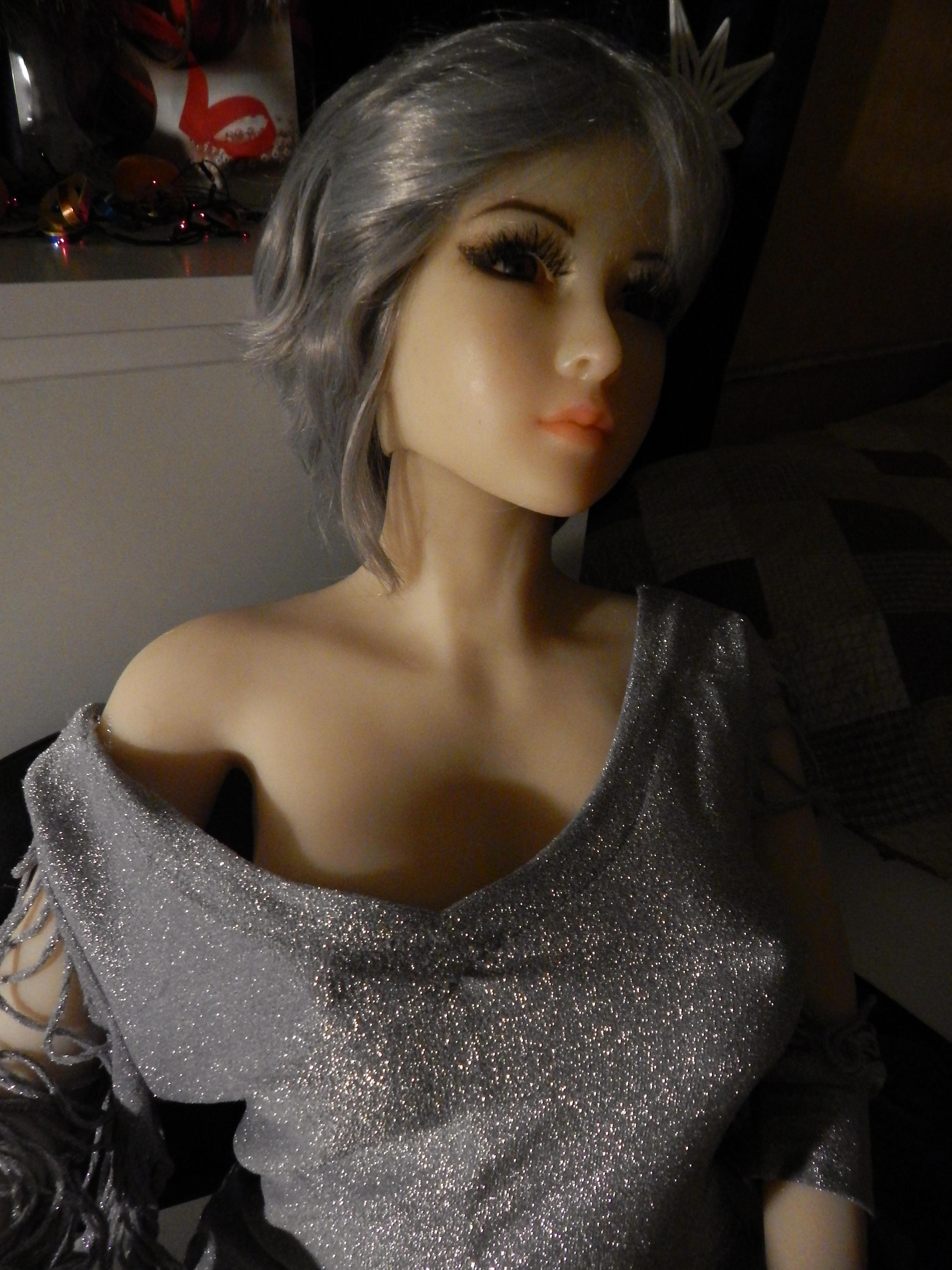 Nomi did BJ to stranger on the NY party. (some GIFs)